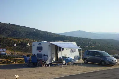 Vista general de una montaña o vista desde el camping
