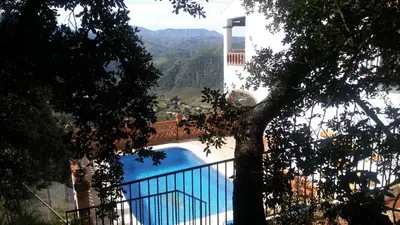 Vista general de una montaña o vista desde the country house