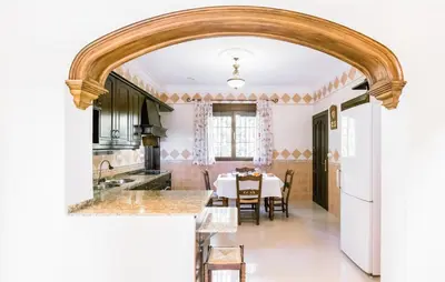 Una cocina o zona de cocina en 3 Bedroom Awesome Home In Casariche