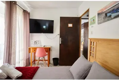 Una televisión o centro de entretenimiento en Casa Rural Lunares y Salinera