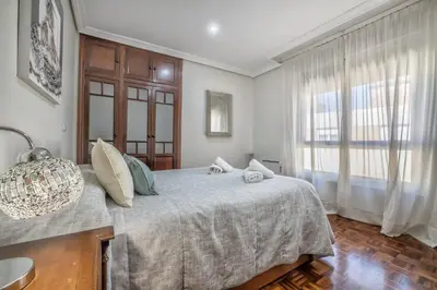 Cama o camas de una habitación en Apartamento Esmeralda & Parking Incluido & Centro