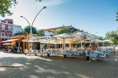 Un restaurante o sitio para comer en Uniko Home Sevilla
