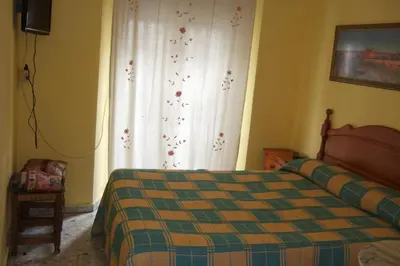 Cama o camas de una habitación en Hostal Alcázar