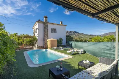 Piscina en o cerca de Cubo's Casa Rural Begoña Alora