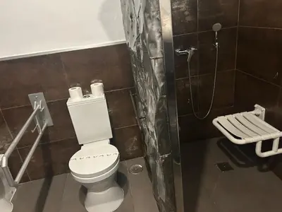 Un baño de Hotel ACG