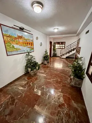 Plano de Amplio apartamento familiar con parking privado en pleno centro de Córdoba