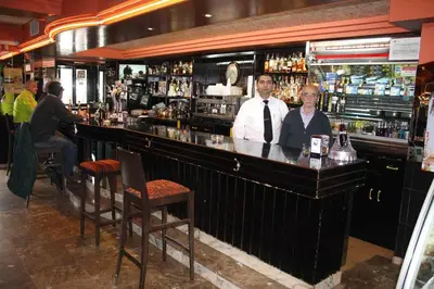 El salón o zona de bar de Hostal Macami