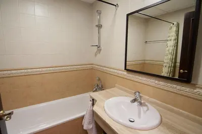 Un baño de Apartamentos La Ribera Córdoba