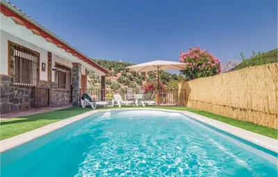 Piscina en o cerca de 3 Bedroom Gorgeous Home In Rute