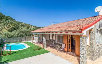 Piscina en o cerca de 3 Bedroom Gorgeous Home In Rute