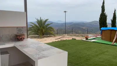 Vista general de una montaña o vista desde la casa o chalet