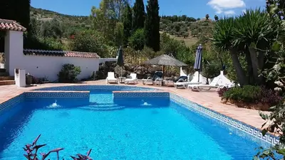 Piscina en o cerca de Casa Fuente de la Zorra