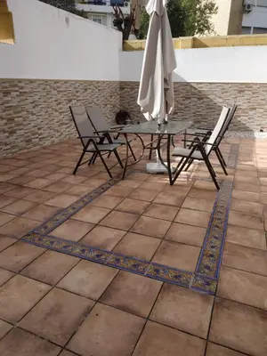Un patio o zona al aire libre en Sevilla Nervión piso con Patio