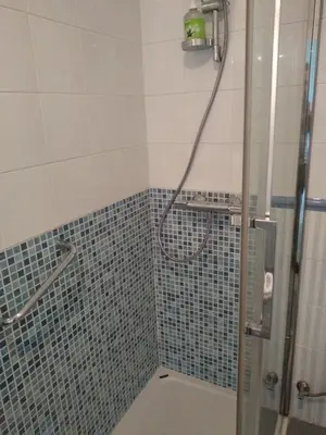 Un baño de SEVILLA BUTTERFLY SUITES