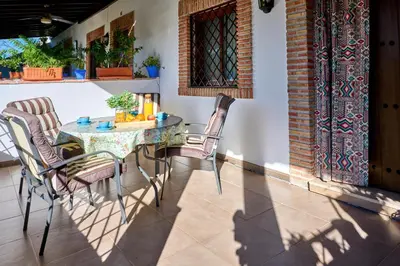 Un patio o zona al aire libre en Vistaluque - Casa Adosada de 3 habitaciones con Piscina y Pista de Padel