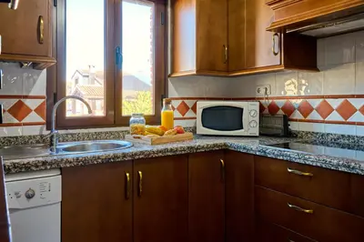 Una cocina o zona de cocina en Vistaluque - Casa Adosada de 3 habitaciones con Piscina y Pista de Padel