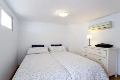 Cama o camas de una habitación en LR2 Private Terrace & Parking Right in the city Center