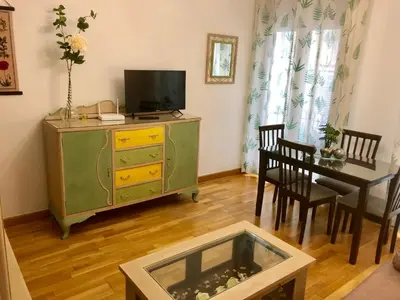 Una televisión o centro de entretenimiento en CENTRO ANTEQUERA Moderno Apartamento de Santa Cruz