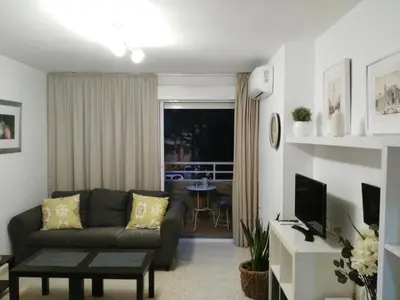 Zona de estar de Luminoso y Confortable Apartamento