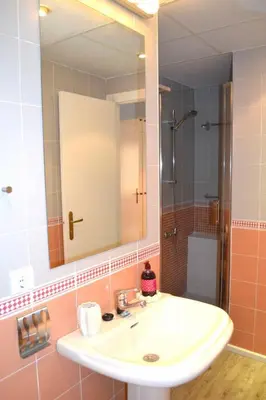 Un baño de Selecta Apartamento con piscina en Calle Juzgado