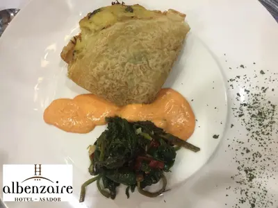 Comida en o cerca de este hotel