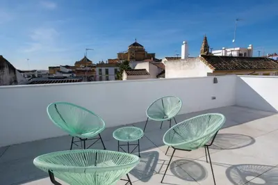 Un balcón o terraza de Apartamentos Los Patios de la Judería