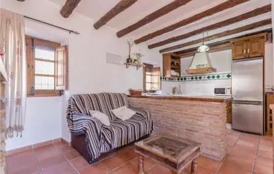 Una cocina o zona de cocina en 8 Bedroom Lovely Home In Iznájar