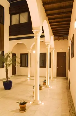 Fachada o entrada de Bustos Tavera