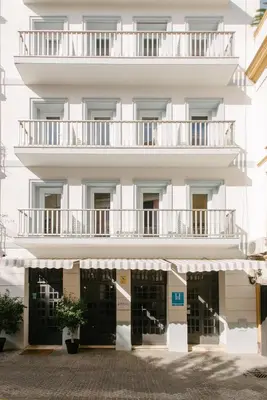 Edificio en el que se encuentra el hostal o pensión