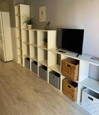 Una televisión o centro de entretenimiento en Apto con patio y barbacoa BBQ H de la Reina