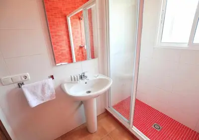 Un baño de Paredones Casa Rural Caminito del Rey
