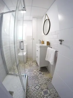 Un baño de Urban Chic Center Santa Marina