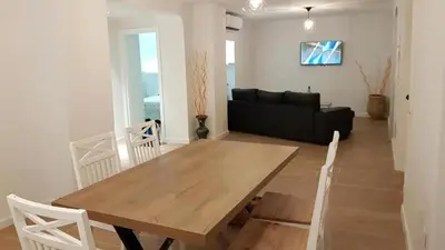 Una televisión o centro de entretenimiento en Elegant House with Pool in Alcaudete