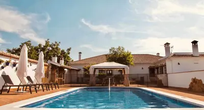 Piscina en o cerca de La Garrida, casa con encanto cerca de Córdoba