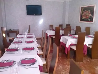 Una televisión o centro de entretenimiento en Hostal el Volao