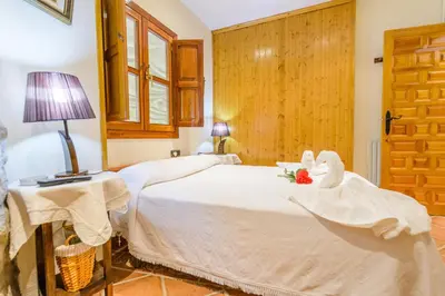 Cama o camas de una habitación en La Casita con piscina privada de tres dormitorios