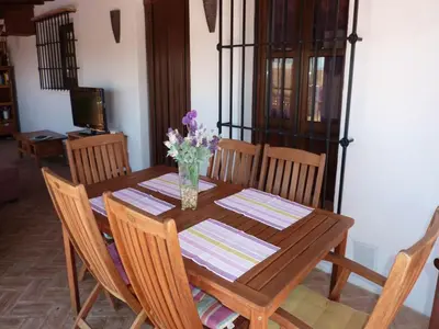 Una televisión o centro de entretenimiento en Countryside Villa Escape