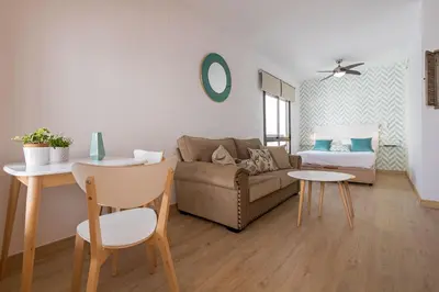 Zona de estar de Santa Marina Central Loft by Valcambre