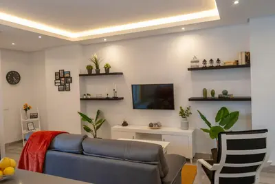 Una televisión o centro de entretenimiento en Apartamentos Cantarería, Azahar