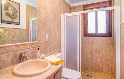 Un baño de Beautiful Home In Rute