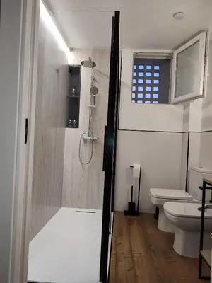 Un baño de Apartamentos en Córdoba, Puente Romano y Torre Calahorra