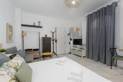 Una televisión o centro de entretenimiento en Panther Home Alameda II