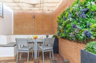 Jardín al aire libre en Panther Home Conde de Ibarra