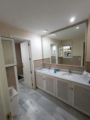 Un baño de Lineros 24