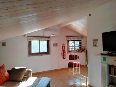 Una televisión o centro de entretenimiento en Finca Los Jacaros