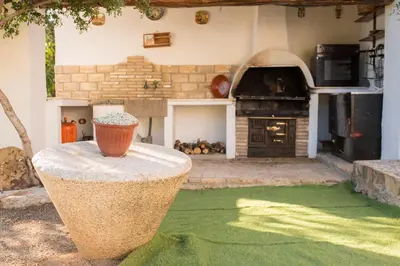 Barbacoa disponible para clientes en la casa o chalet