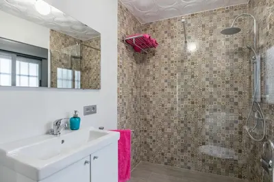 Un baño de AvantiStays Huerto del Rey, acogedor y con encanto