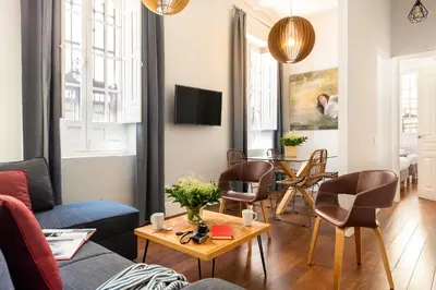 Una televisión o centro de entretenimiento en Imperial Luxury Apartment