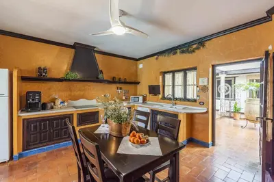 Una cocina o zona de cocina en Casa Rural La Teja