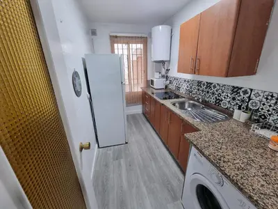 Una cocina o zona de cocina en Vivienda Turística Acogedora en los Patios de San Basilio
